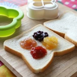 Akebono Clover-Shaped Sandwich Cutter & Sealer -Global Kitchen Japan Shop AkebonoClover ShapedSandwichCutter Sealer 2 7906f2a0 1233 430c 9533 65fe3b3de44f