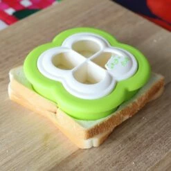 Akebono Clover-Shaped Sandwich Cutter & Sealer -Global Kitchen Japan Shop AkebonoClover ShapedSandwichCutter Sealer 3 a4ac1b1c dfe5 4ce1 a084 db39d0a34798