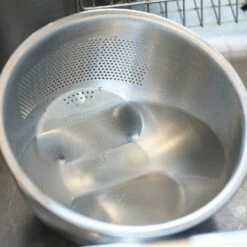 Fujii Stainless Steel 3-Way Rice Washing Bowl With Perforated Strainer 21.5cm -Global Kitchen Japan Shop FujiiStainlessSteel3 WayRiceWashingBowlwithPerforatedStrainer21.5cm 4