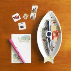 HAREKUTANI Porcelain Fish Plate -Global Kitchen Japan Shop HAREKUTANIPorcelainFishPlate 2 d9a4c866 d88c 46fb b16e ab98d5f456bc