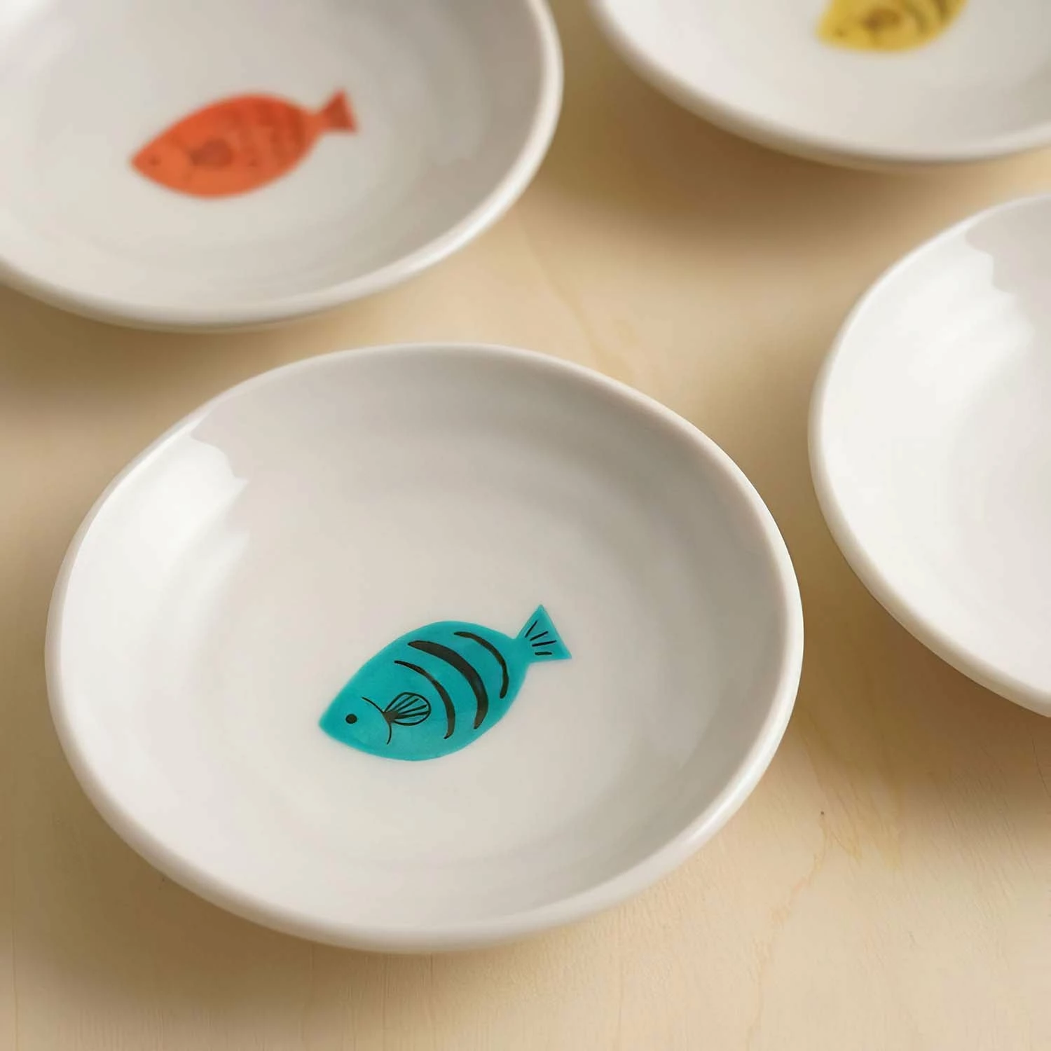 HAREKUTANI Porcelain Fish Small Plate Set (4 Plates) 3 HAREKUTANI Porcelain Fish Small Plate Set (4 Plates) - Image 3