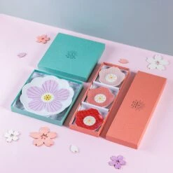 HAREKUTANI Porcelain Flower Plate -Global Kitchen Japan Shop HAREKUTANIPorcelainFlowerPlate 2 cab7faac c227 43ca a3e2 441e926eea4a