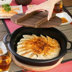 Iwachu Nambu Cast Iron Sukiyaki & Gyoza Pan With Wooden Lid -Global Kitchen Japan Shop IwachuNambuCastIronSukiyaki GyozaPanwithWoodenLid 4