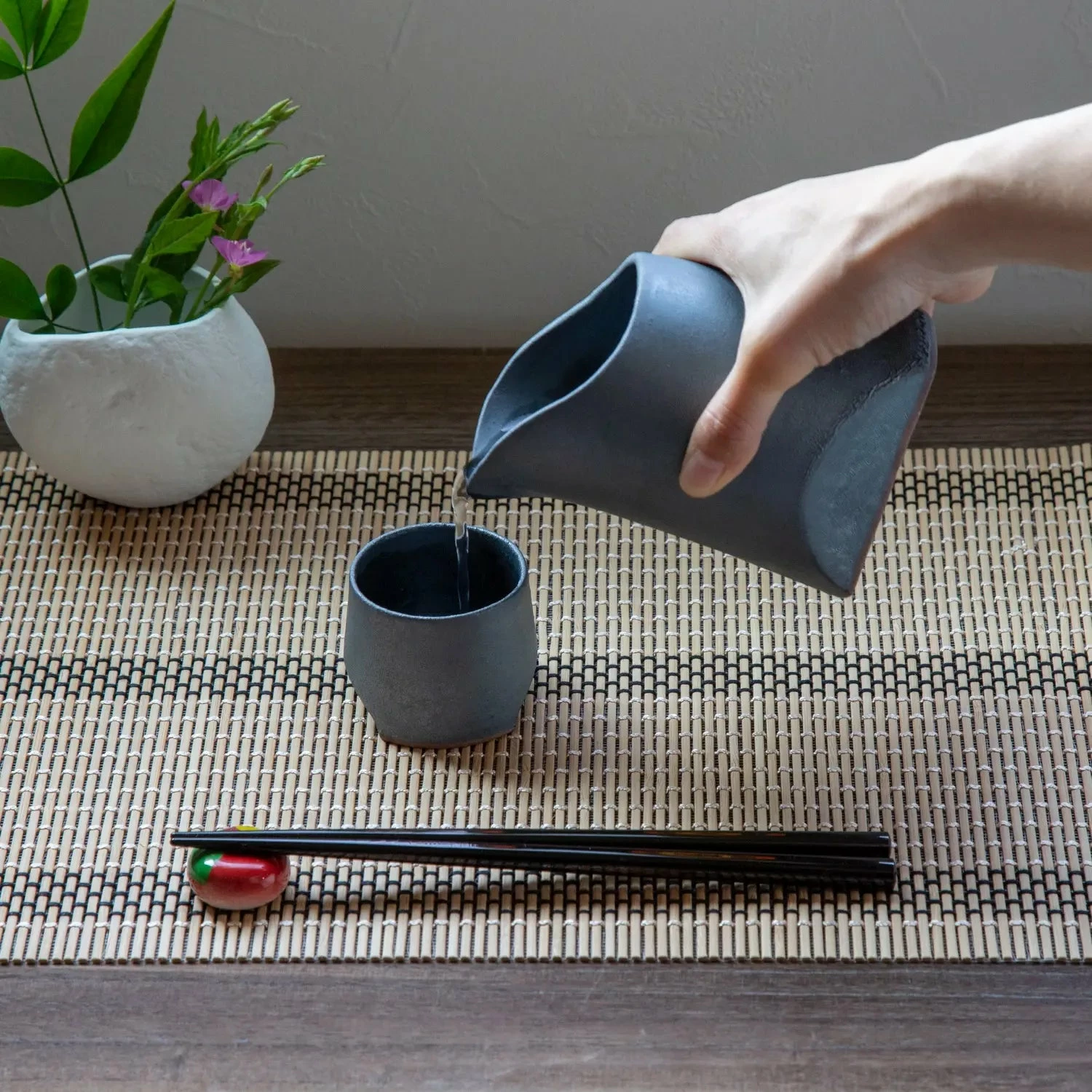 Marumi Yasuda Kawara TSUKI Ceramic Katakuchi Lipped Sake Server 4 Marumi Yasuda Kawara TSUKI Ceramic Katakuchi Lipped Sake Server - Image 4