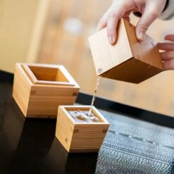 Miranda Style Omoeraku Handcrafted Japanese Cedar Sake Server -Global Kitchen Japan Shop MirandaStyleOmoerakuHandcraftedJapaneseCedarSakeServer 3
