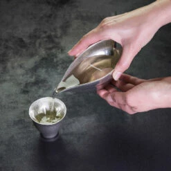 Hiracle Tinware Sakura Katakuchi Lipped Sake Server 7 Hiracle Tinware Sakura Katakuchi Lipped Sake Server -Global Kitchen Japan Shop RSK9601 3