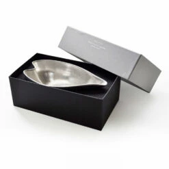 Hiracle Tinware Sakura Katakuchi Lipped Sake Server 9 Hiracle Tinware Sakura Katakuchi Lipped Sake Server -Global Kitchen Japan Shop RSK9601 5