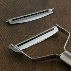 Kai Seki Magoroku Stainless Steel Peeler -Global Kitchen Japan Shop SekiMagorokuStainlessSteelPeelerDH3301 4 f74a74bd 38fc 4a29 af5e 63009e78d90e