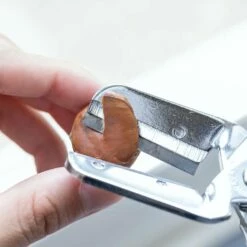 Suwada Chestnut Peeler With Replaceable Blade 13 Suwada Chestnut Peeler With Replaceable Blade -Global Kitchen Japan Shop SuwadaChestnutPeelerwithReplaceableBlade 1