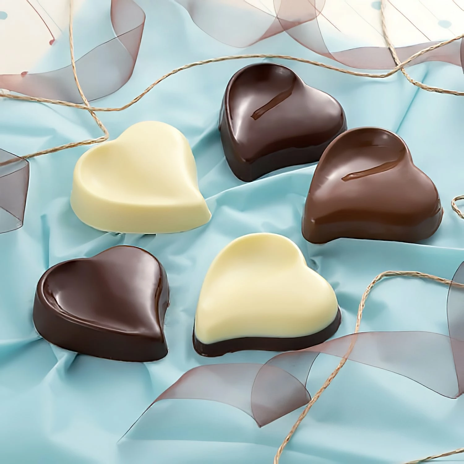 TIGERCROWN PET Resin Curvy Heart Chocolate Mold 5 TIGERCROWN PET Resin Curvy Heart Chocolate Mold - Image 5