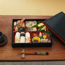 Wakaizumi Shikki ABS Resin 6-Divided Shokado Bento Box -Global Kitchen Japan Shop WakaizumiShikkiABSResin6 DividedShokadoBentoBox 1 949c3ec7 26fc 4b33 b1c1 4783e672c5a2