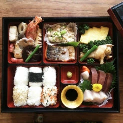 Wakaizumi Shikki ABS Resin 6-Divided Shokado Bento Box -Global Kitchen Japan Shop WakaizumiShikkiABSResin6 DividedShokadoBentoBox 2 8e99f204 833a 4104 9cd9 8753992c9621